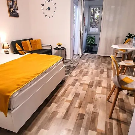 Apartment The Yellow King - Luxurious Bucharest