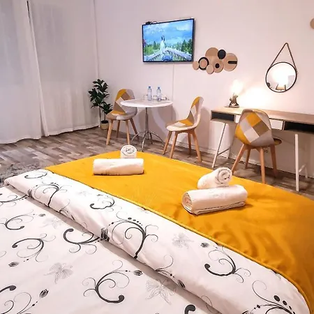 The Yellow King - Luxurious Apartment