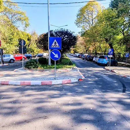 The Yellow King - Luxurious 布加勒斯特