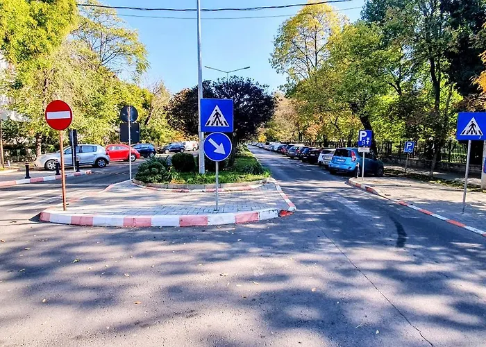 The Yellow King - Luxurious Bucharest