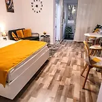 Apartman The Yellow King - Luxurious Bukarest