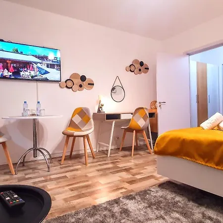 The Yellow King - Luxurious Apartman