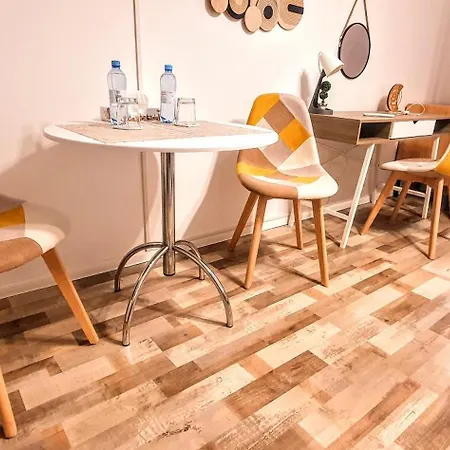 The Yellow King - Luxurious Apartmán