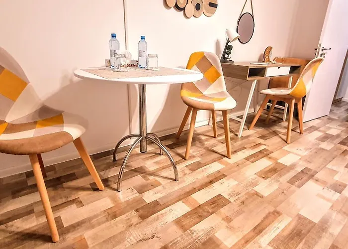 The Yellow King - Luxurious Apartmán